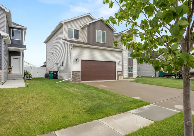 3rd image of 1038 Ashley Dr W, West Fargo, ND 58078 | MLS# 7095658