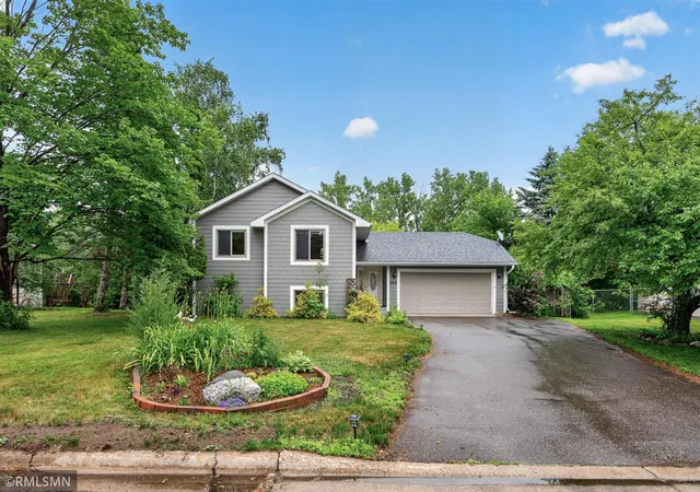 Homes for sale in Mahtomedi, MN | 266 Hallam Curv, Mahtomedi, MN 55115 | MLS# 7095667
