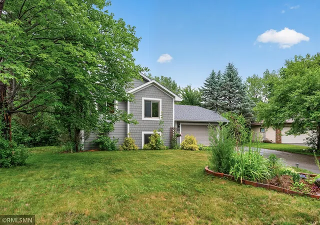 Homes for sale in Mahtomedi, MN | 266 Hallam Curv, Mahtomedi, MN 55115 | MLS# 7095667