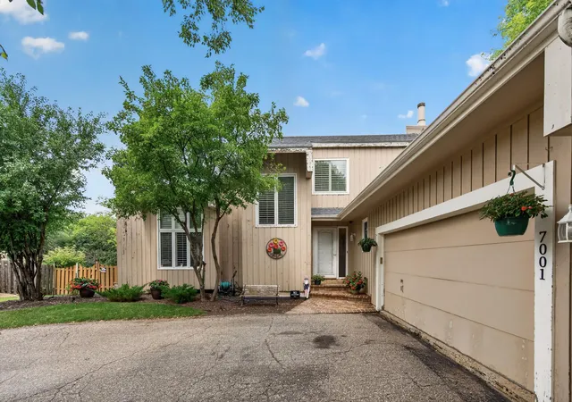 2nd image of 7001 Beacon Cir, Eden Prairie, MN 55346 | MLS# 7095669
