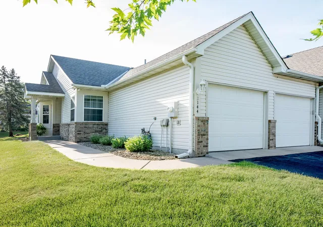 33rd image of 2144 Albemarle Ct N, Saint Paul, MN 55113 | MLS# 7095733