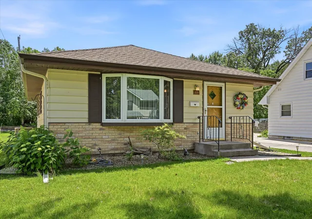 3rd image of 2126 Forest Dr Ne, Minneapolis, MN 55421 | MLS# 7095742