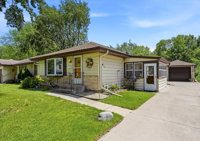 4th image of 2126 Forest Dr Ne, Minneapolis, MN 55421 | MLS# 7095742
