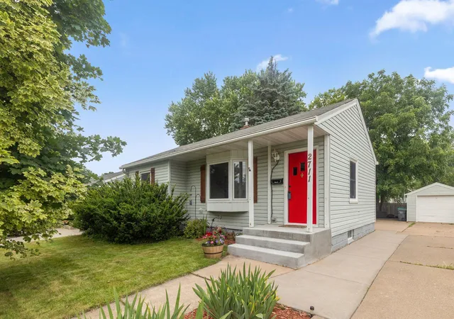 Homes for sale in North Saint Paul, MN | 2711 5th Ave E, North Saint Paul, MN 55109 | MLS# 7095744