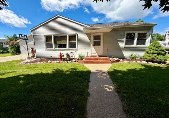Homes for sale in Grove City, MN | 404 2nd St S, Grove City, MN 56243 | MLS# 7095780