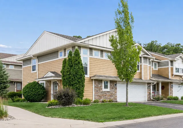 3rd image of 3981 Cedar Grove Ln, Saint Paul, MN 55122 | MLS# 7095805