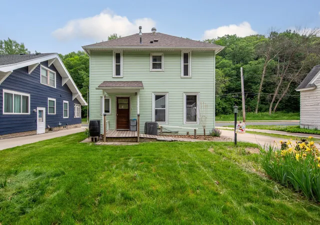 Homes for sale in Mankato, MN | 413 Glenwood Ave, Mankato, MN 56001 | MLS# 7095807