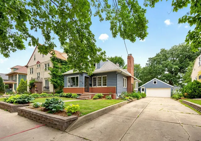 Photo 2 of Single family home for sale at 837 1st Street Nw, Rochester, MN 55901 | MLS# 7095826 | Listing updated on 2026-08-27