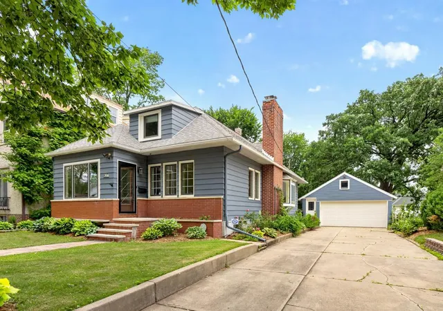 Photo 3 of Single family home for sale at 837 1st Street Nw, Rochester, MN 55901 | MLS# 7095826 | Listing updated on 2026-08-27