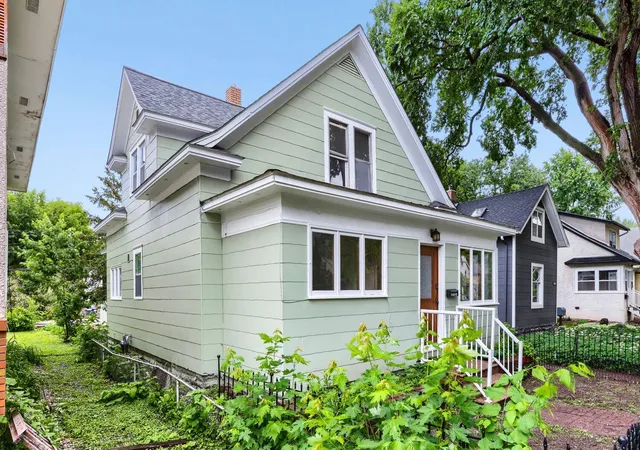 Photo 3 of Sale Pending at 1092 25th Avenue SE, Minneapolis, MN 55414 | MLS# 7095834 | Listing updated on 2026-09-02