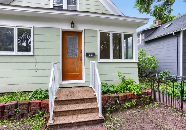 Photo 4 of Sale Pending at 1092 25th Avenue SE, Minneapolis, MN 55414 | MLS# 7095834 | Listing updated on 2026-09-02