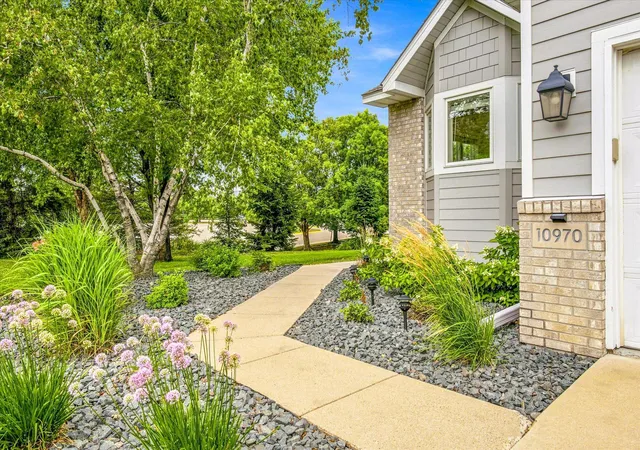 3rd image of 10970 Kiawah Dr, Eden Prairie, MN 55344 | MLS# 7095855