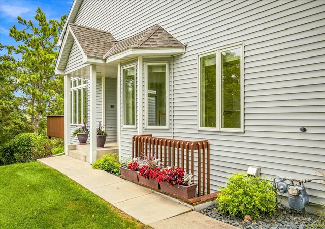 4th image of 10970 Kiawah Dr, Eden Prairie, MN 55344 | MLS# 7095855