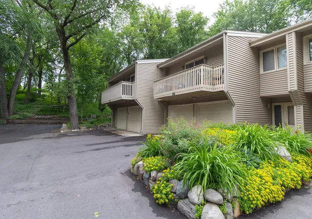 Photo 4 of Sale Pending at 13404 Oakland Dr, Burnsville, MN 55337 | MLS# 7095923 | Listing updated on 2026-08-29