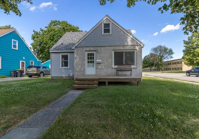 Homes for sale in North Mankato, MN | 802 Center St, North Mankato, MN 56003 | MLS# 7095929