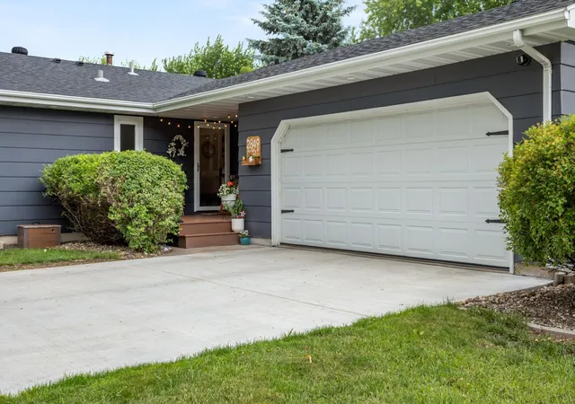 2nd image of 2849 Hickory St N, Fargo, ND 58102 | MLS# 7095931