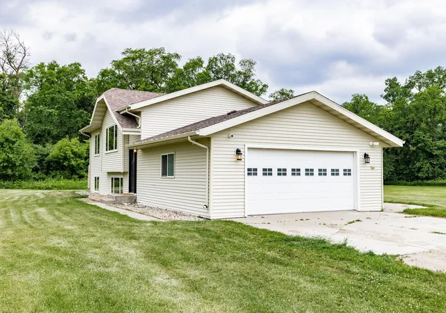 Photo 3 of Single family home for sale at 16657 52nd Street Se, Kindred, ND 58051 | MLS# 7096009 | Listing updated on 2026-09-19