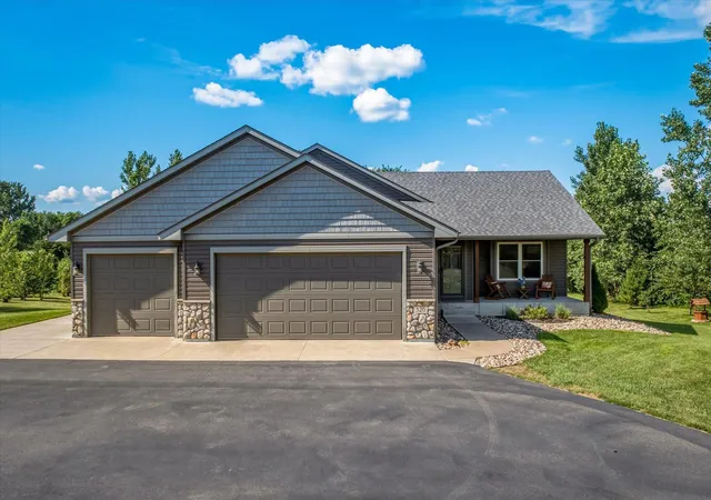 2nd image of 520 Olivia Ct, Hudson, WI 54016 | MLS# 7096010