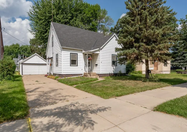 Photo 1 of Single family home for sale at 102 5th Street Ne, Montgomery, MN 56069 | MLS# 7096018 | Listing updated on 2026-08-18