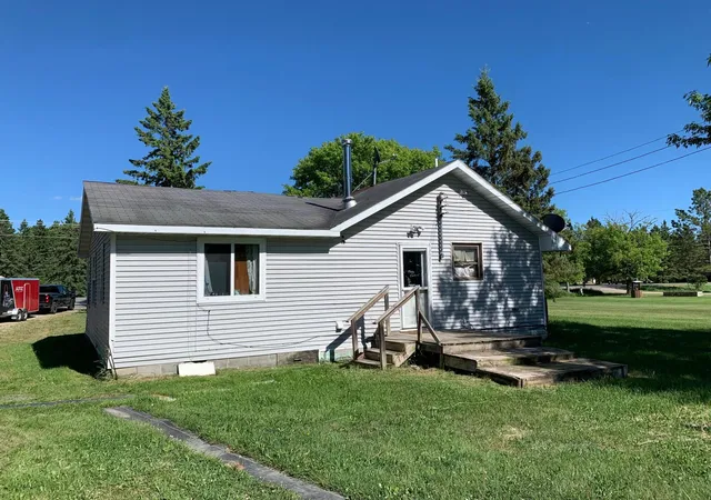 Homes for sale in International Falls, MN | 3121 County Road 2 S, International Falls, MN 56649 | MLS# 7096026