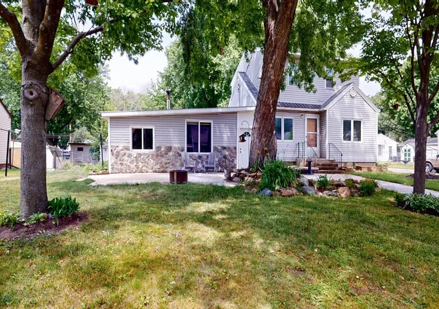 1st image of 119 Morningside Rd, Albert Lea, MN 56007 | MLS# 7096061