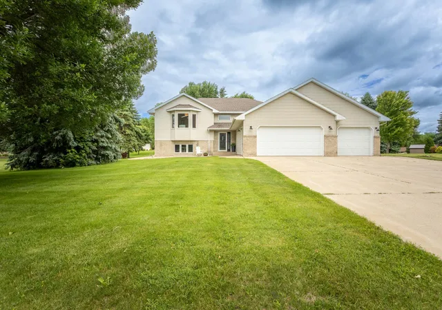 39th image of 1316 Armstrong Rd Nw, Alexandria, MN 56308 | MLS# 7096073