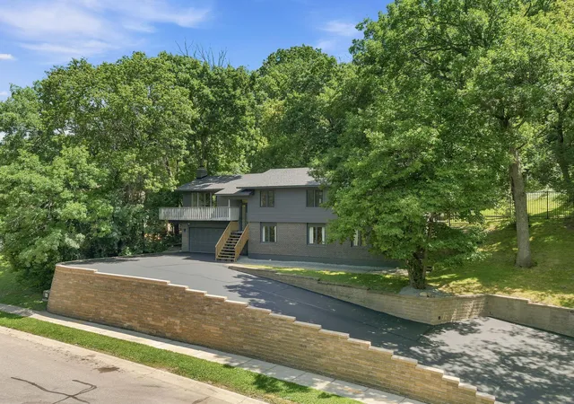 Photo 4 of Single family home for sale at 138 Chaparral Dr, Saint Paul, MN 55124 | MLS# 7096111 | Listing updated on 2026-08-30