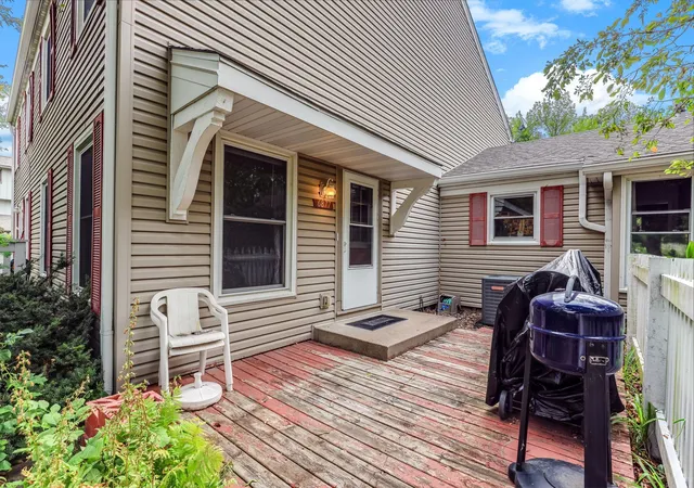 2nd image of 6877 Grenwich Ln N, Saint Paul, MN 55128 | MLS# 7096122