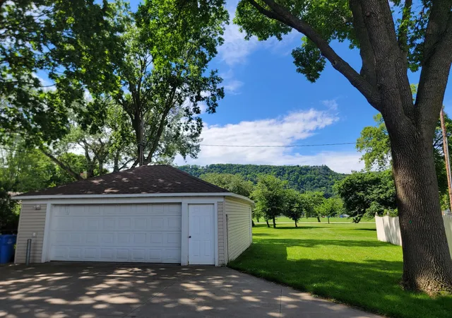 3rd image of 113 E Sarnia St, Winona, MN 55987 | MLS# 7096130