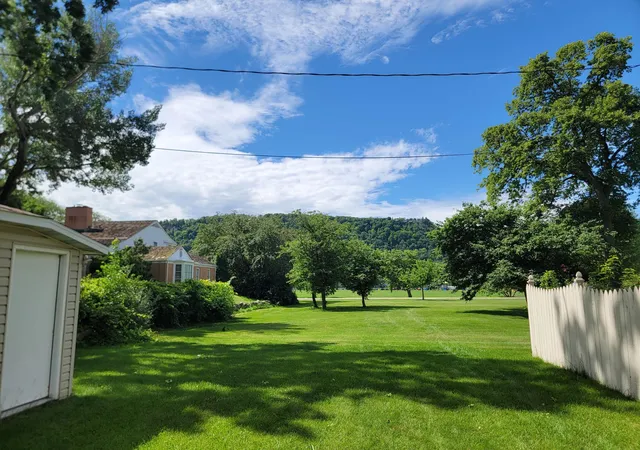 4th image of 113 E Sarnia St, Winona, MN 55987 | MLS# 7096130
