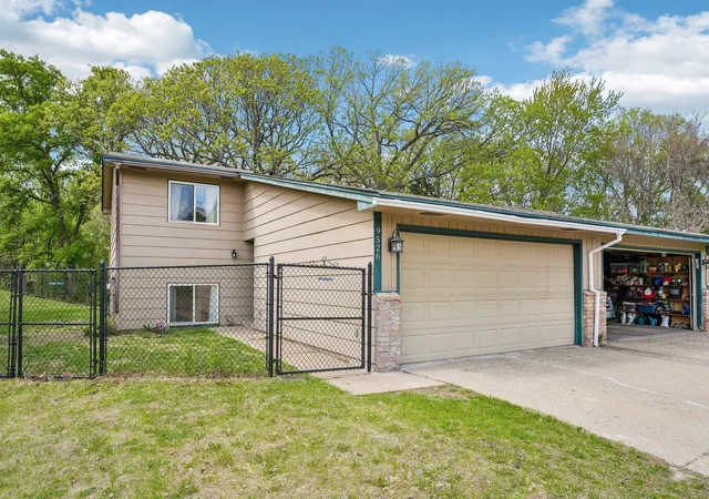 Photo 1 of Townhouse for sale at 9526 Grey Widgeon Pl, Eden Prairie, MN 55347 | MLS# 7096143 | Listing updated on 2026-10-05