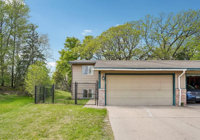 Photo 2 of Sale Pending at 9526 Grey Widgeon Pl, Eden Prairie, MN 55347 | MLS# 7096143 | Listing updated on 2026-10-12