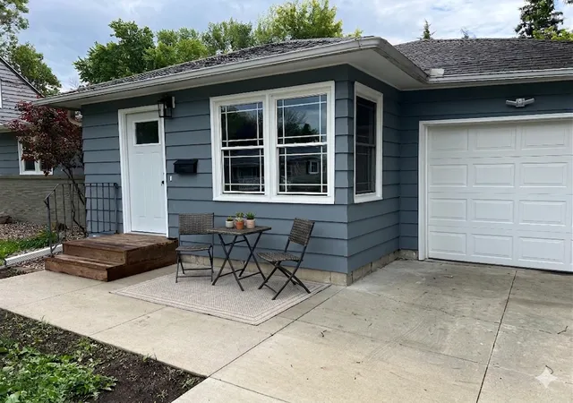 2nd image of 1405 W Clark St, Albert Lea, MN 56007 | MLS# 7096155
