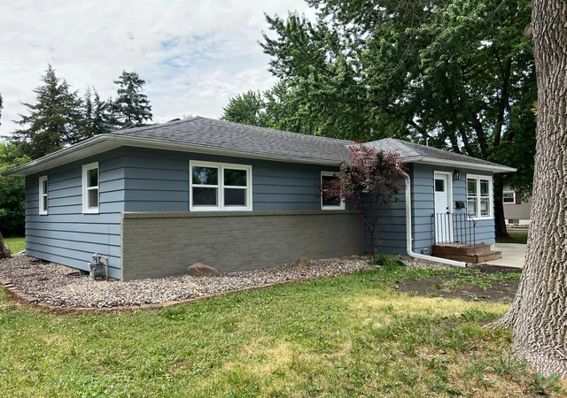 3rd image of 1405 W Clark St, Albert Lea, MN 56007 | MLS# 7096155