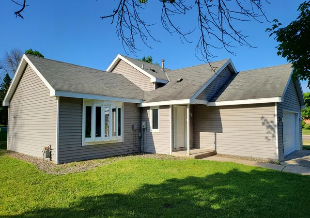 Photo 1 of Single family home for sale at 524 Wood Way, Burnsville, MN 55337 | MLS# 7096170 | Listing updated on 2026-09-02