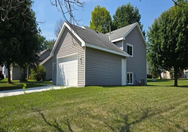 Photo 3 of Single family home for sale at 524 Wood Way, Burnsville, MN 55337 | MLS# 7096170 | Listing updated on 2026-09-02