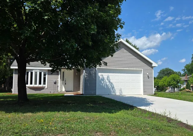 Photo 3 of Single family home for sale at 524 Wood Way, Burnsville, MN 55337 | MLS# 7096170 | Listing updated on 2026-09-02