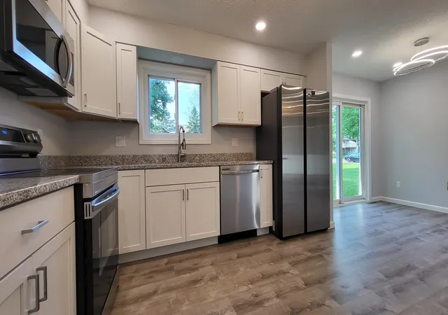 Photo 4 of Single family home for sale at 524 Wood Way, Burnsville, MN 55337 | MLS# 7096170 | Listing updated on 2026-09-02