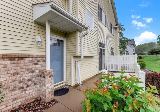 Homes for sale in Woodbury, MN | 3128 Juniper Ln #E, Woodbury, MN 55125 | MLS# 7096186