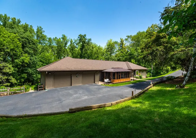 Single family home for sale at 47060 Queens Cvs Cir, La Crescent, MN 55947 | MLS# 7096217