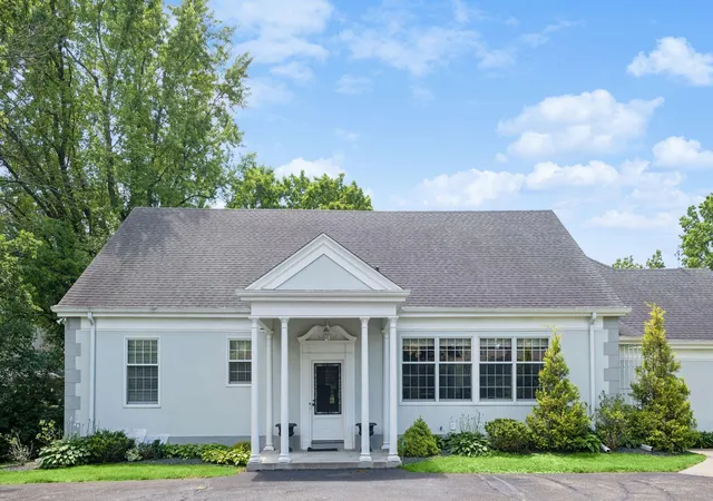 2nd image of 480 Highcroft Rd, Wayzata, MN 55391 | MLS# 7096221