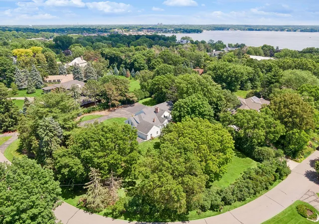 3rd image of 480 Highcroft Rd, Wayzata, MN 55391 | MLS# 7096221