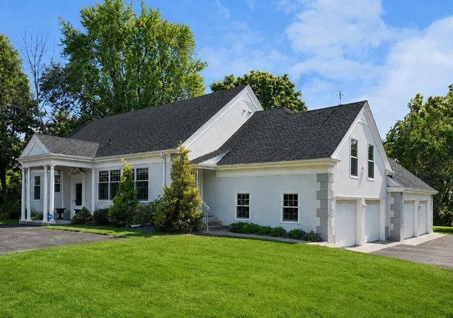 Photo 3 of Single family home for sale at 480 Highcroft Rd, Wayzata, MN 55391 | MLS# 7096221 | Listing updated on 2026-09-30