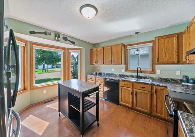 Homes for sale in Oakdale, MN | 4712 Heather Ridge Rd N, Oakdale, MN 55128 | MLS# 7096222