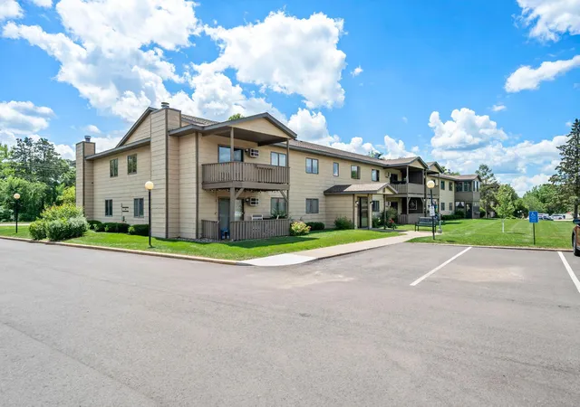 3rd image of 1806 Pioneer Rd #113, Red Wing, MN 55066 | MLS# 7096224