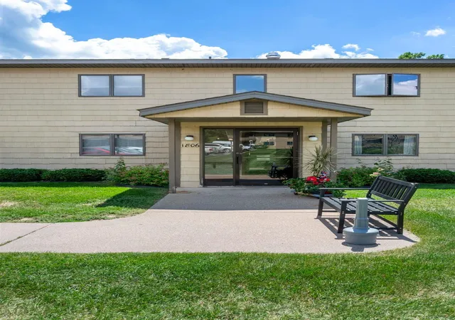 5th image of 1806 Pioneer Rd #113, Red Wing, MN 55066 | MLS# 7096224