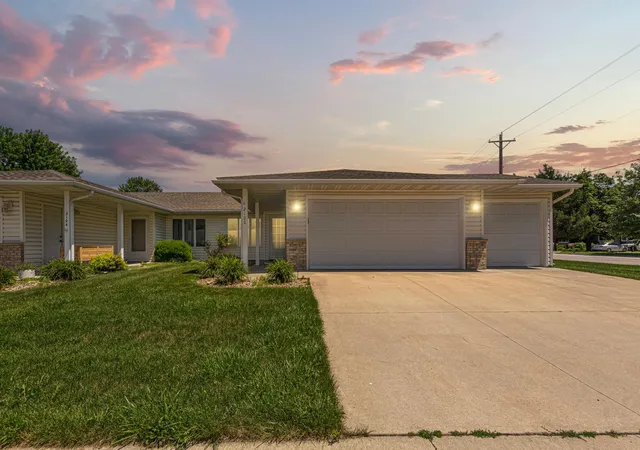 Photo 1 of Single family home for sale at 2102 Mcquillan Ct Se, Rochester, MN 55904 | MLS# 7096231 | Listing updated on 2026-07-30