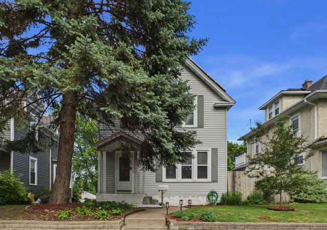 3rd image of 121 4Th Ave S, South Saint Paul, MN 55075 | MLS# 7096243