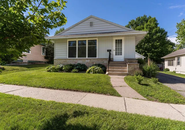 Homes for sale in Fergus Falls, MN | 623 Spruce St, Fergus Falls, MN 56537 | MLS# 7096300