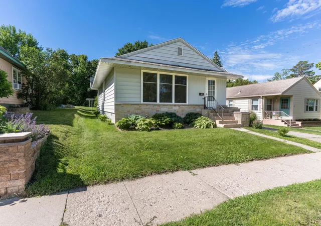 Homes for sale in Fergus Falls, MN | 623 Spruce St, Fergus Falls, MN 56537 | MLS# 7096300